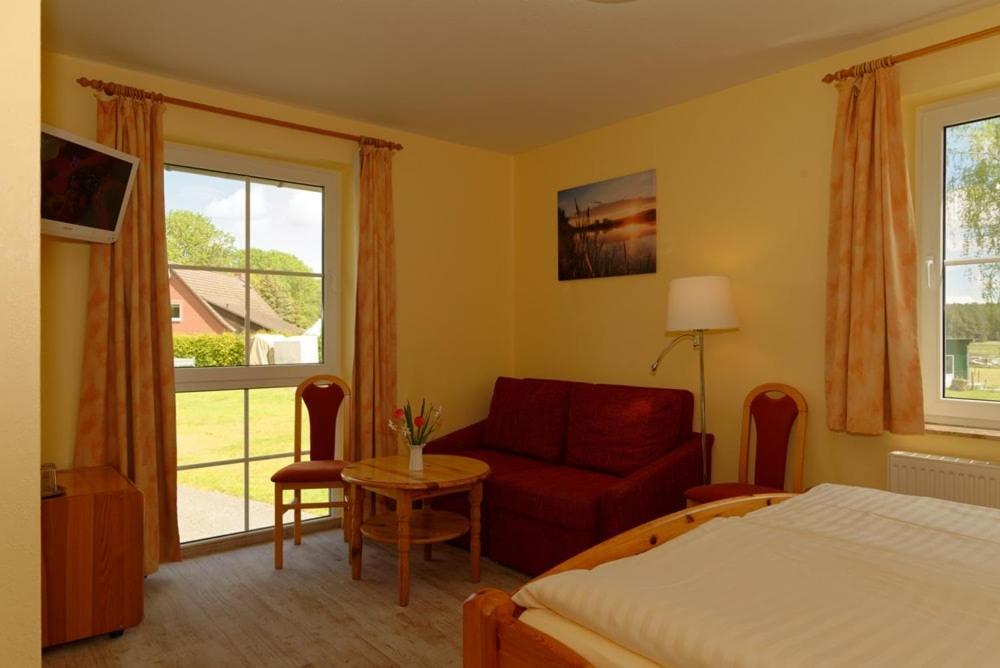 Landhotel Am Peetscher See Mirow Esterno foto