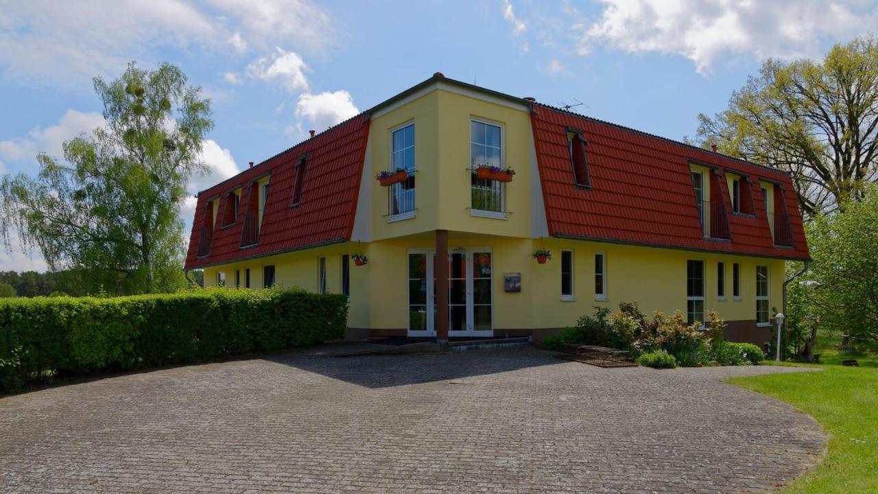 Landhotel Am Peetscher See Mirow Esterno foto