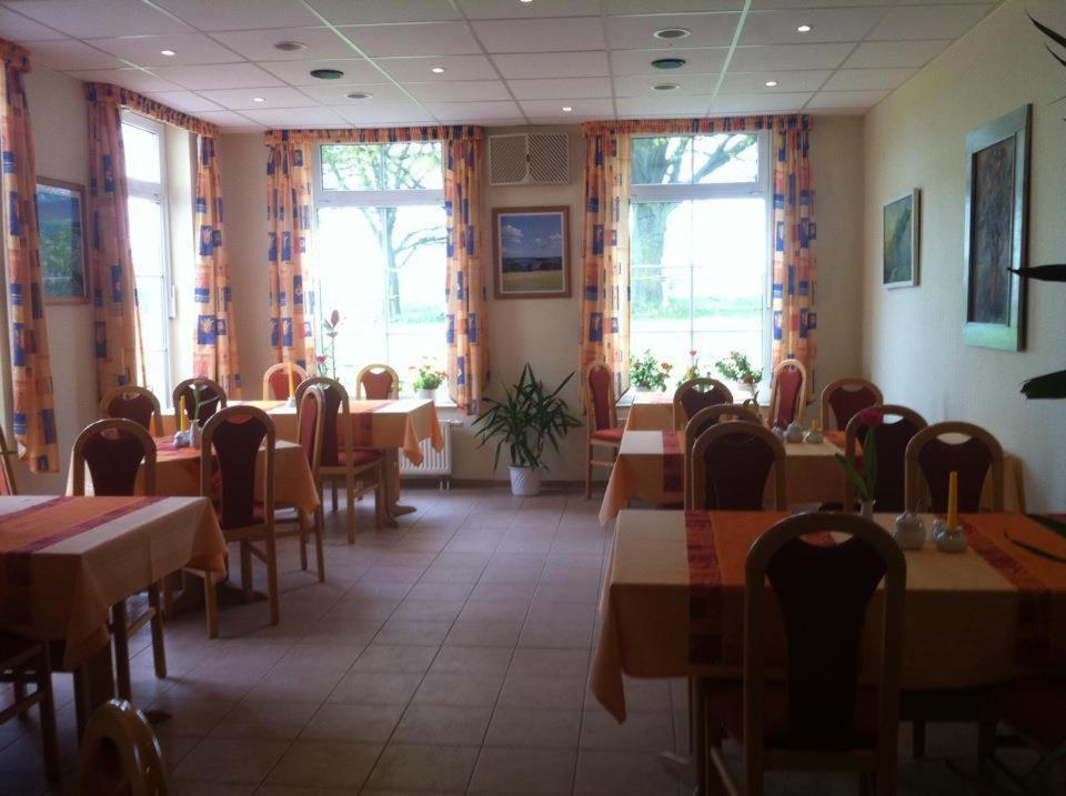 Landhotel Am Peetscher See Mirow Esterno foto
