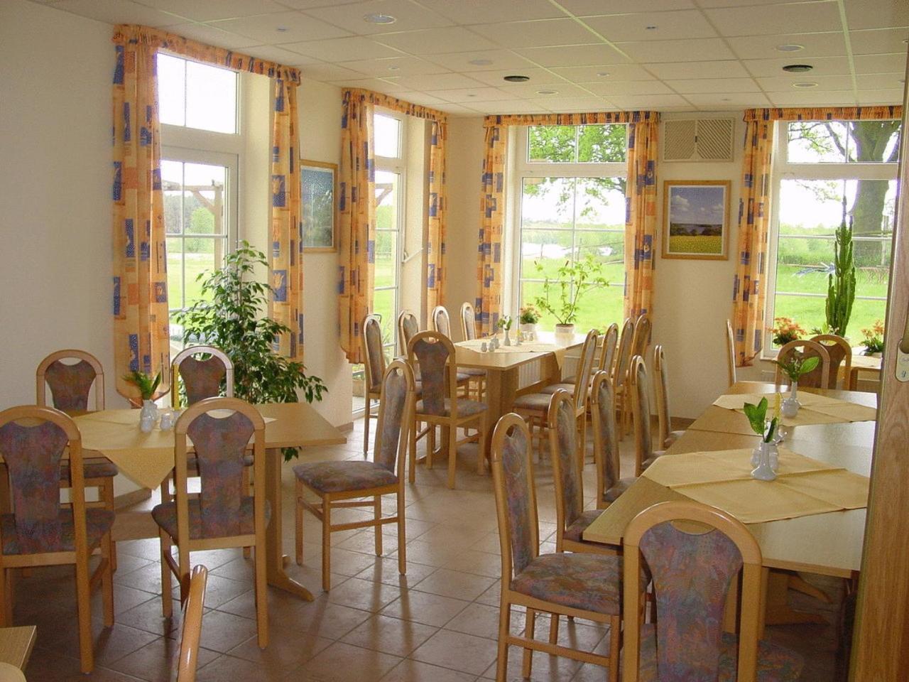 Landhotel Am Peetscher See Mirow Esterno foto